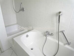 TGL-Bad mit Wanne und Dusche